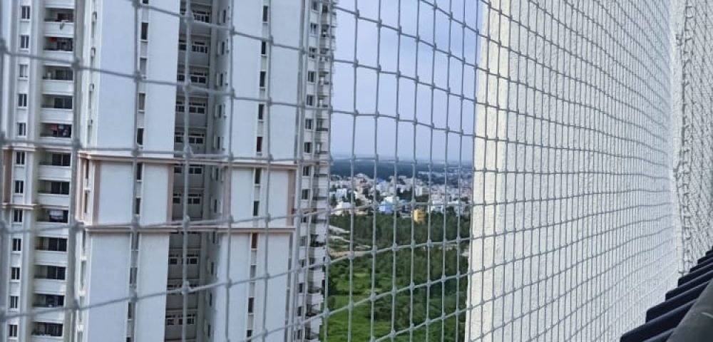 Balcony safety nets